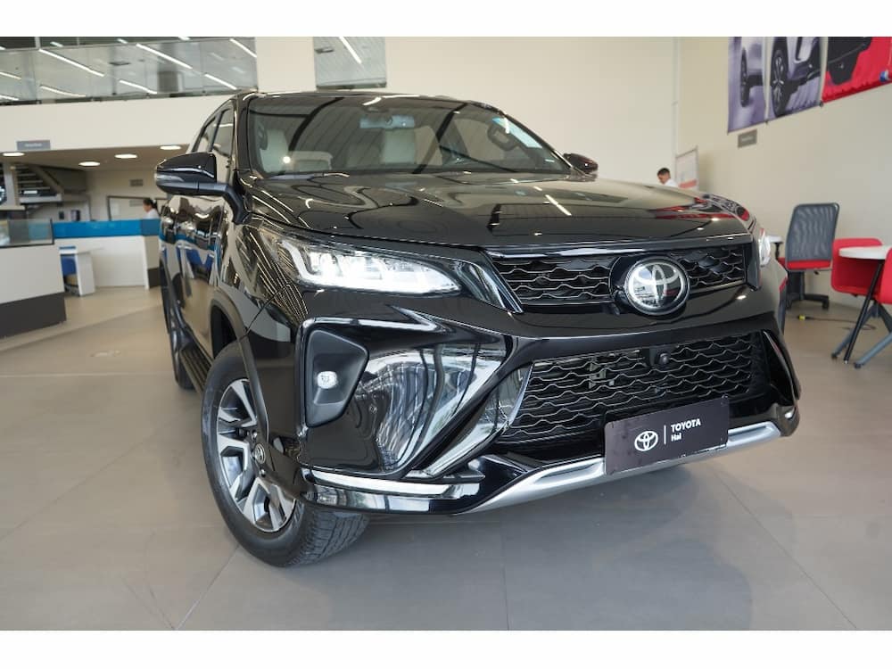 TOYOTA HILUX SW4 2.8 D-4D TURBO DIESEL DIAMOND 7L 4X4 AUTOMÁTICO