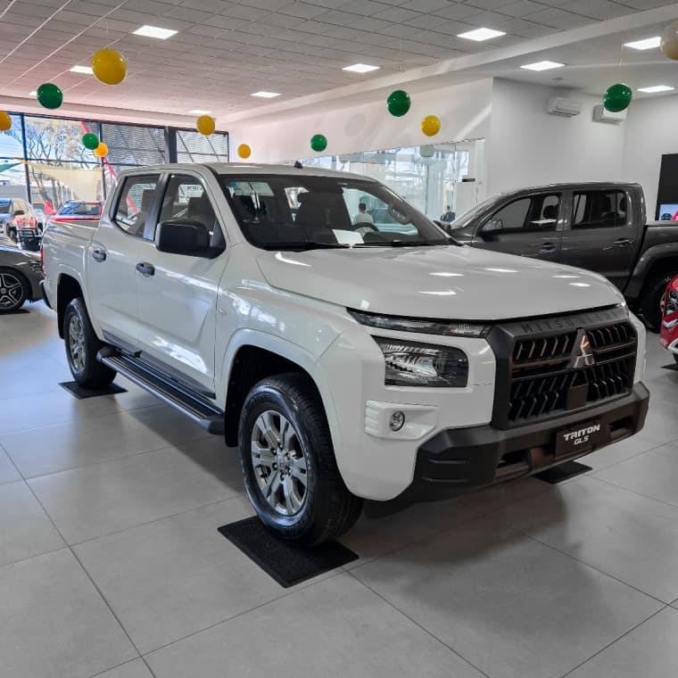 Mitsubishi TRITON 2.4 BITURBO DIESEL CD GLS 4X4 AUTOMÁTICO 2026/2027