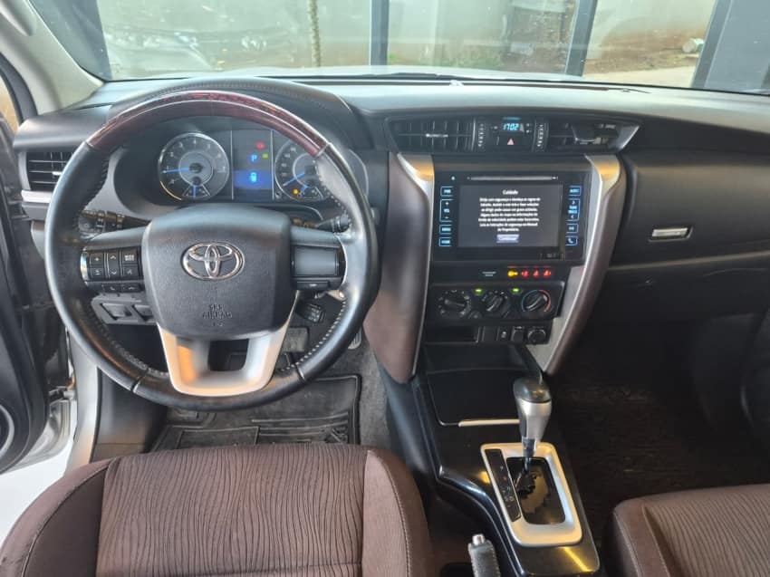 Toyota HILUX SW4 2.7 SR 4X2 16V FLEX 4P AUTOMÁTICO 2016/2017