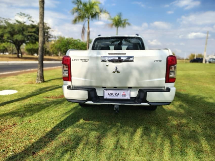 Mitsubishi L200 TRITON 2.4 16V TURBO DIESEL SPORT HPE CD 4P 4X4 AUTOMÁTICO