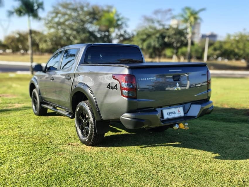 Mitsubishi L200 TRITON 2.4 16V TURBO DIESEL SPORT GLX CD 4P 4X4 MANUAL