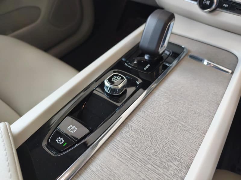 VOLVO XC 60 T8 PLUS HÍBRIDO 2024