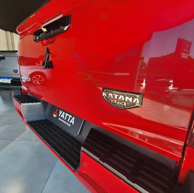 Mitsubishi TRITON 2.4 BITURBO DIESEL CD KATANA 4X4 AUTOMÁTICO 2025/2026