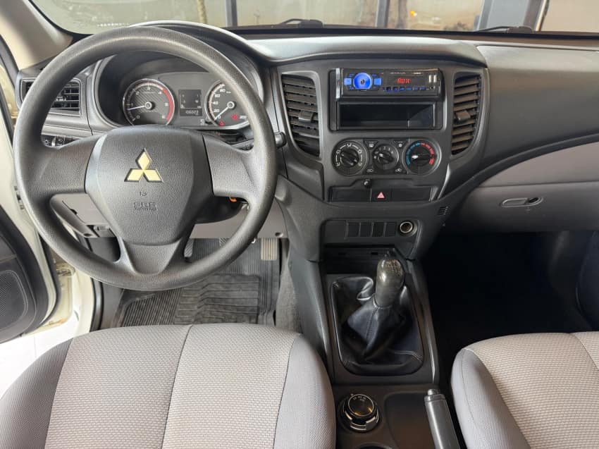 Mitsubishi L200 TRITON 2.4 16V TURBO DIESEL GL CD 4X4 MANUAL 2022/2023