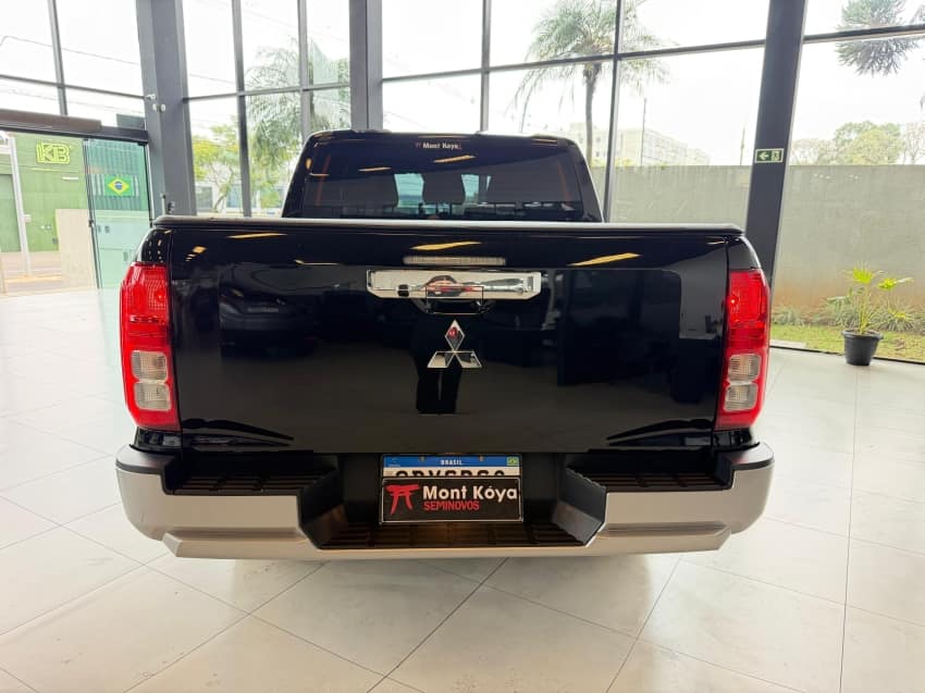 Mitsubishi TRITON 2.4 BITURBO DIESEL CD GLS 4X4 AUTOMÁTICO 2025/2026