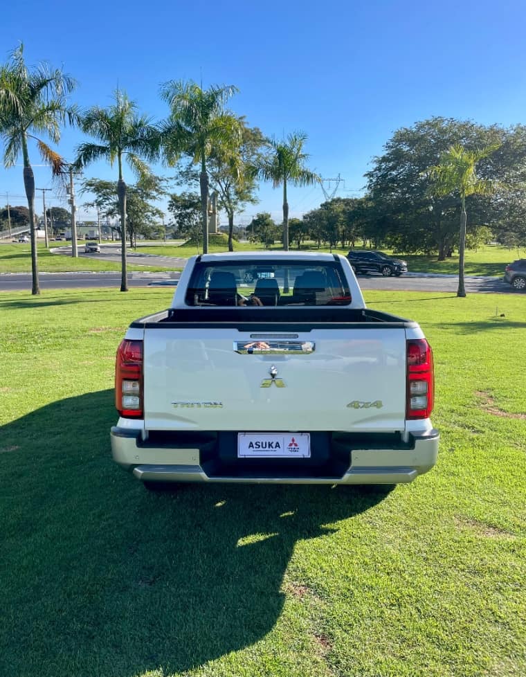 Mitsubishi TRITON 2.4 BITURBO DIESEL CD HPE 4X4 AUTOMÁTICO
