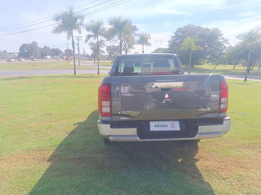 Mitsubishi TRITON 2.4 BITURBO DIESEL HPE-S 4X4 AUTOMÁTICO