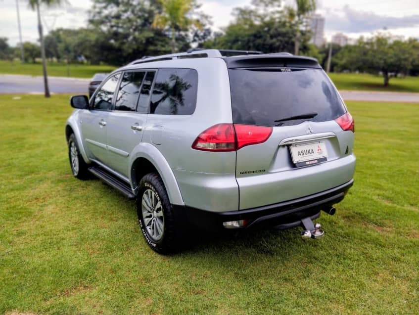 Mitsubishi PAJERO 3.2 HPE 4X4 7 LUGARES 16V TURBO INTERCOOLER DIESEL 4P AUTOMÁTICO