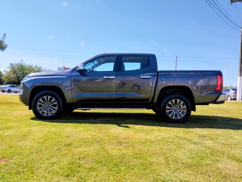 Mitsubishi TRITON 2.4 BITURBO DIESEL CD HPE-S 4X4 AUTOMÁTICO