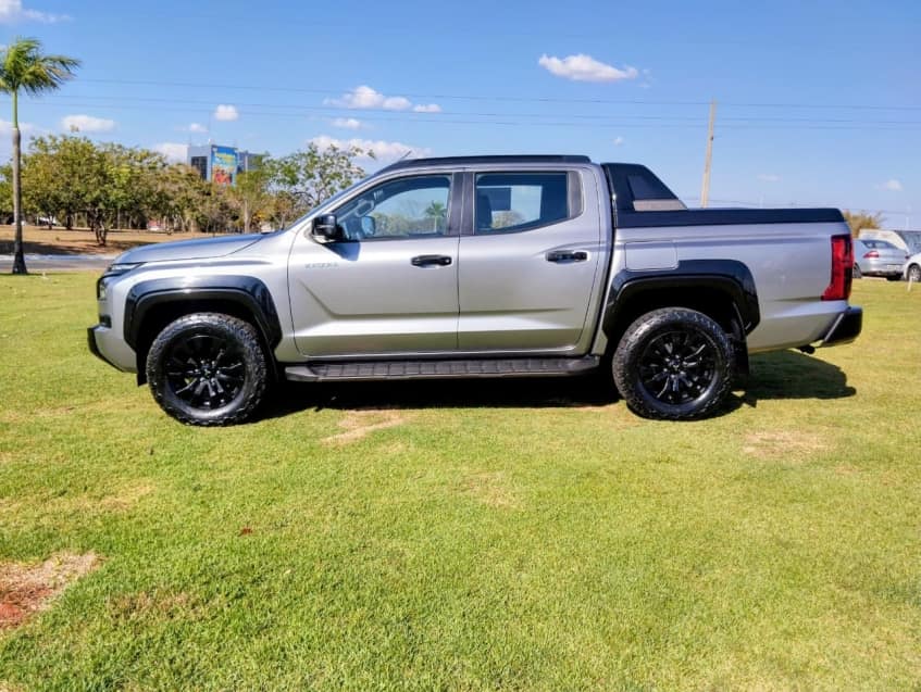 Mitsubishi TRITON 2.4 BITURBO DIESEL CD KATANA 4X4 AUTOMÁTICO