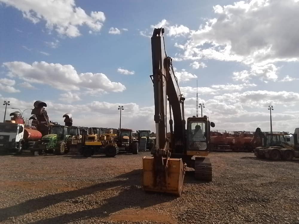JOHN DEERE 210G