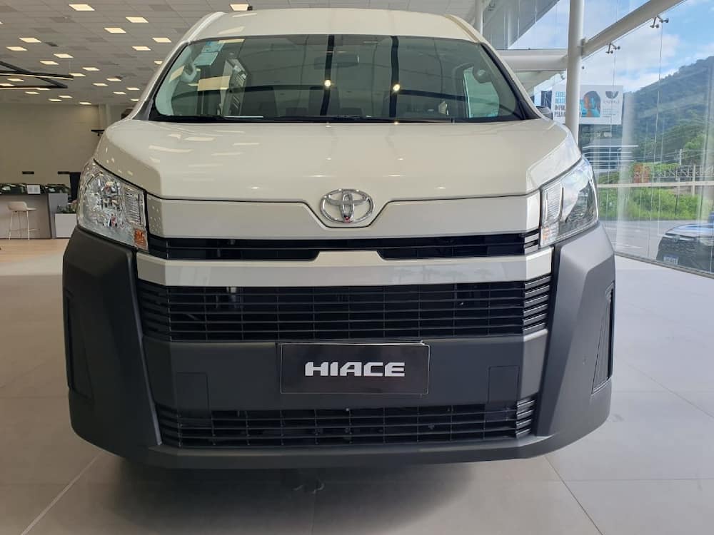 TOYOTA HIACE 2.8 D-4D TURBO DIESEL MINIBUS 15+1 DX AUTOMÁTICO