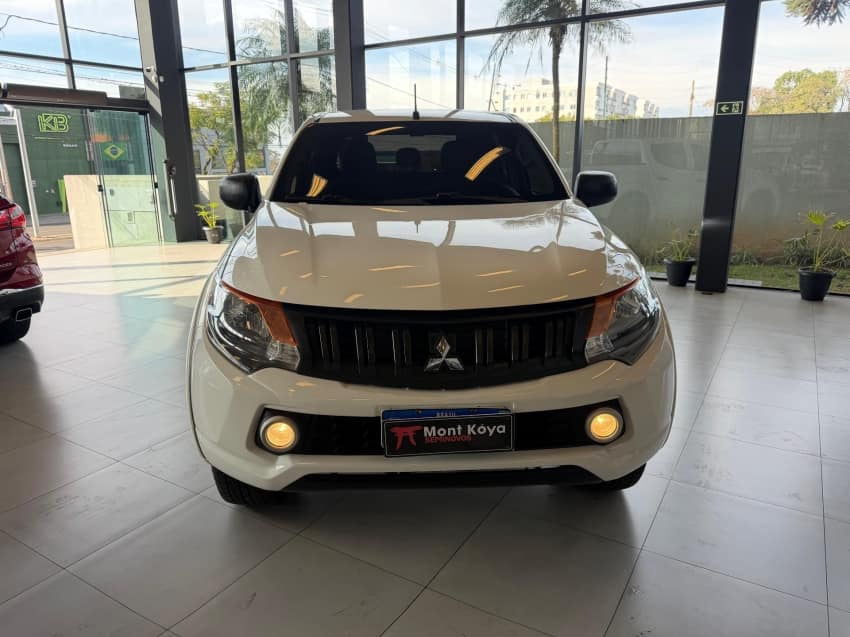 Mitsubishi L200 TRITON 2.4 16V TURBO DIESEL GL CD 4X4 MANUAL 2022/2023