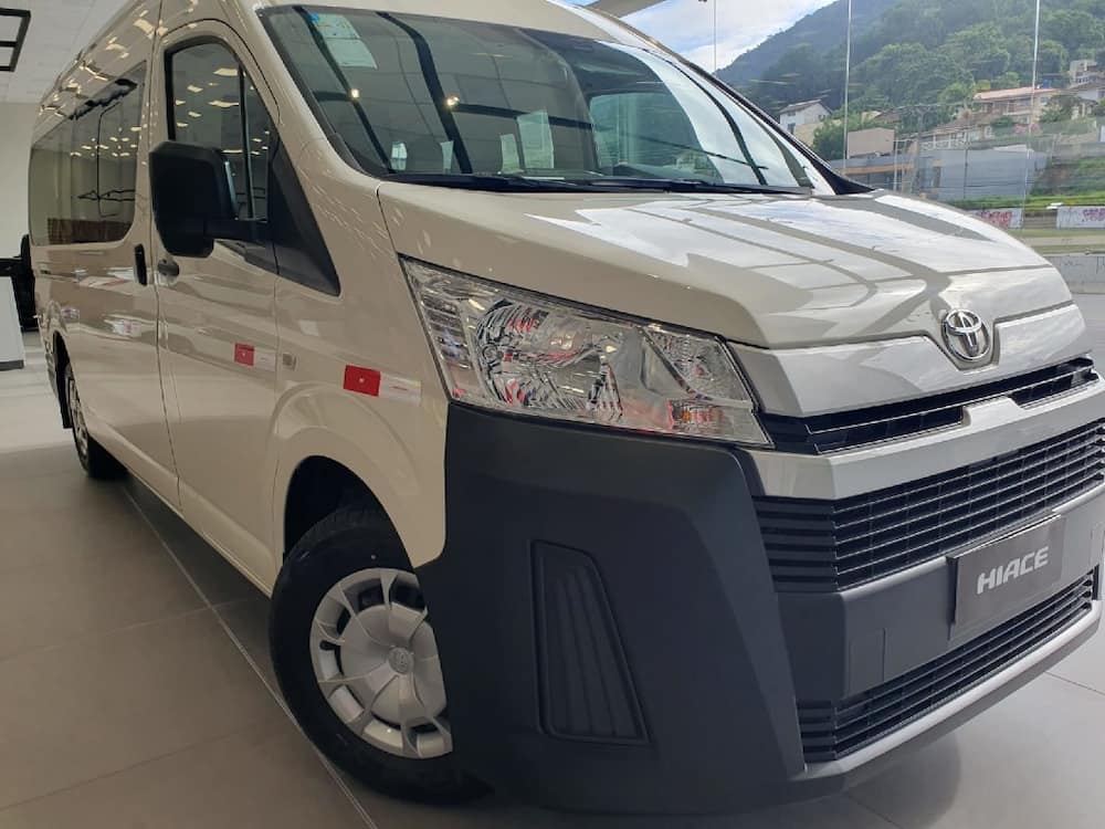 TOYOTA HIACE 2.8 D-4D TURBO DIESEL MINIBUS 15+1 DX AUTOMÁTICO