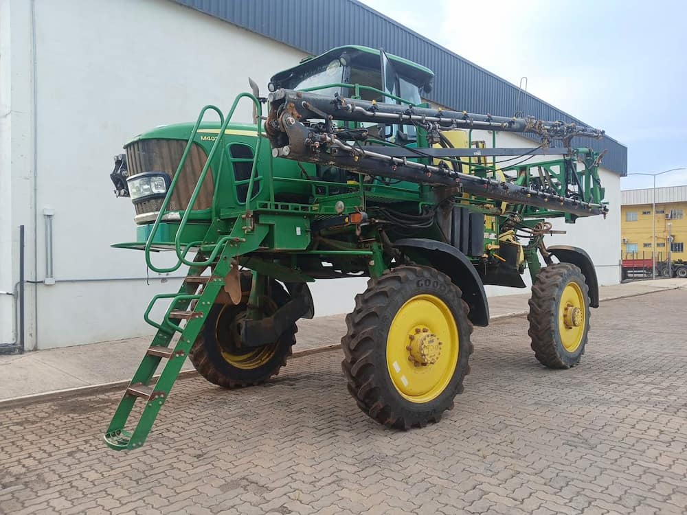 JOHN DEERE M4025