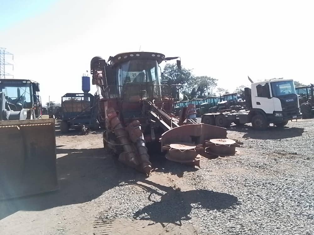 CASE 8810