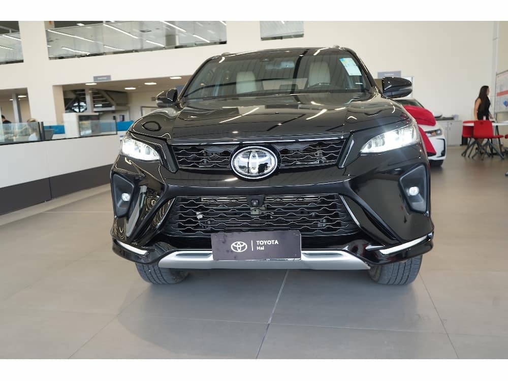 TOYOTA HILUX SW4 2.8 D-4D TURBO DIESEL DIAMOND 7L 4X4 AUTOMÁTICO
