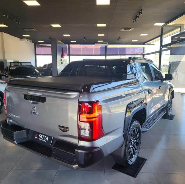 Mitsubishi TRITON 2.4 BITURBO DIESEL CD KATANA 4X4 AUTOMÁTICO 2025/2026