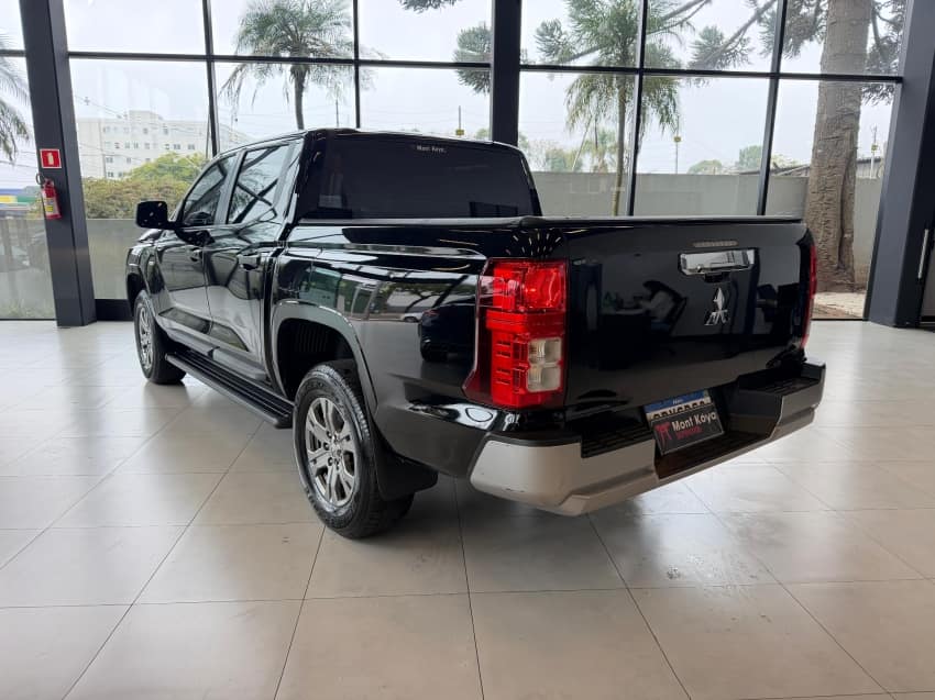 Mitsubishi TRITON 2.4 BITURBO DIESEL CD GLS 4X4 AUTOMÁTICO 2025/2026