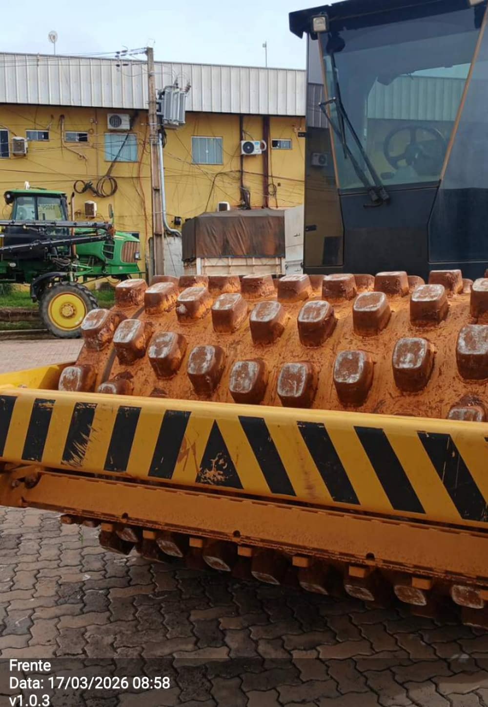 CATERPILLAR COMPACTADOR DE SOLO CSB54B