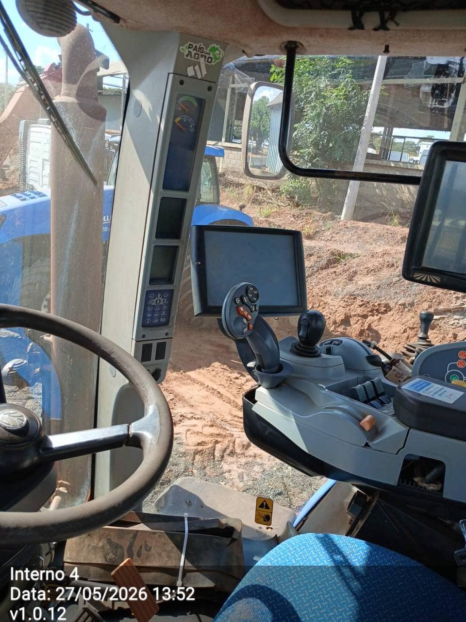 NEW HOLLAND T 8.325
