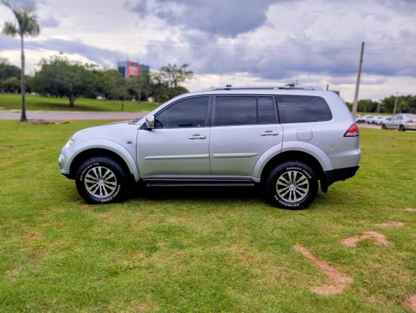Mitsubishi PAJERO 3.2 HPE 4X4 7 LUGARES 16V TURBO INTERCOOLER DIESEL 4P AUTOMÁTICO