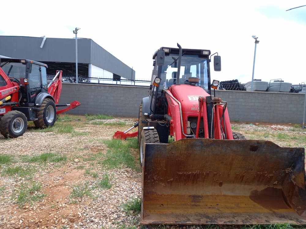 MANITOU RETROESCAVADEIRA