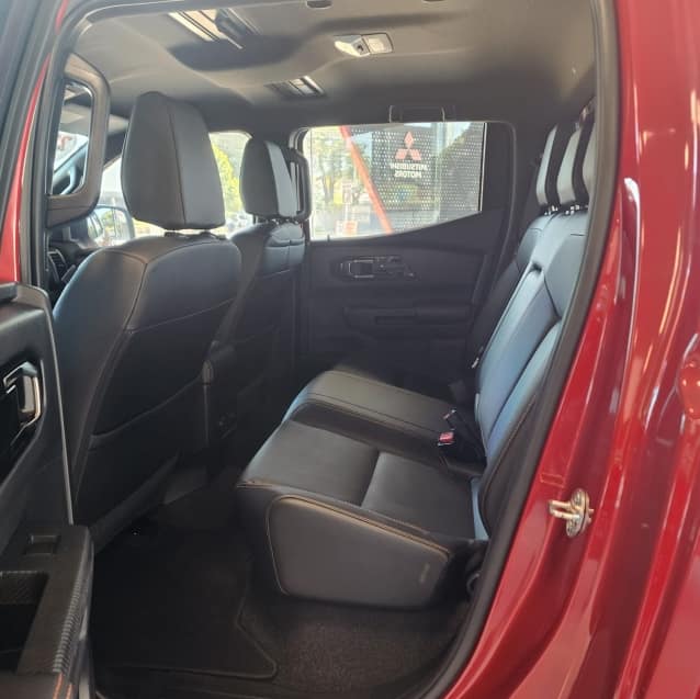 Mitsubishi TRITON 2.4 BITURBO DIESEL CD KATANA 4X4 AUTOMÁTICO 2025/2026