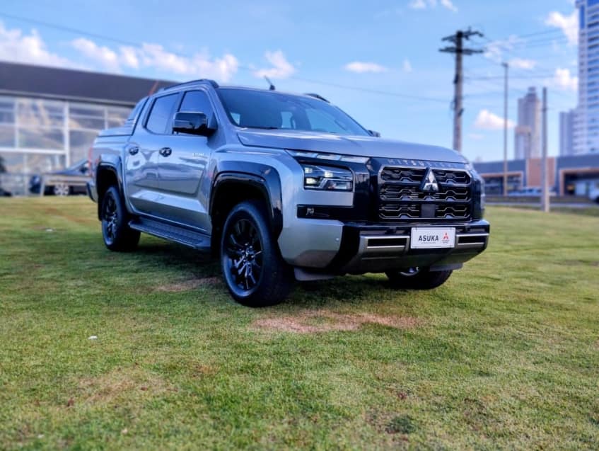 Mitsubishi TRITON 2.4 BITURBO DIESEL CD KATANA 4X4 AUTOMÁTICO
