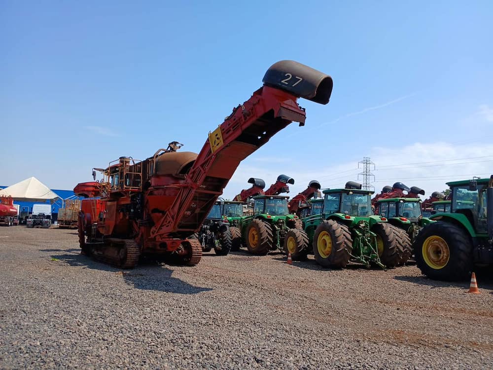 CASE 8810