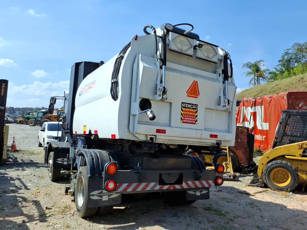 PIONEIRA VARREDEIRA MECANICA SUCÇÃO
