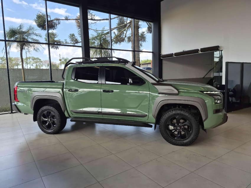 Mitsubishi TRITON 2.4 BITURBO DIESEL CD SAVANA 4X4 AUTOMÁTICO 2025/2026
