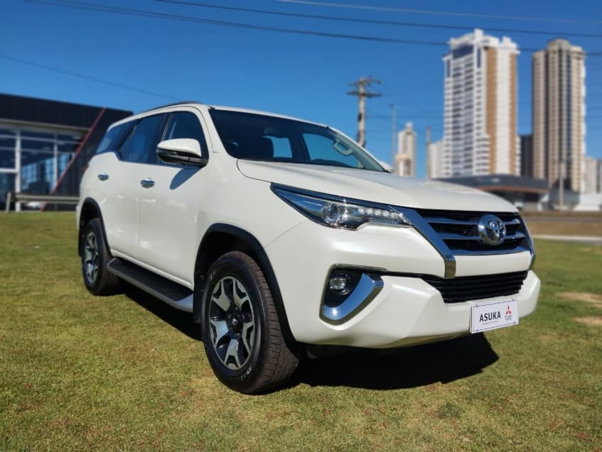 Toyota HILUX SW4 2.8 SRX 4X4 16V TURBO INTERCOOLER DIESEL 4P AUTOMÁTICO