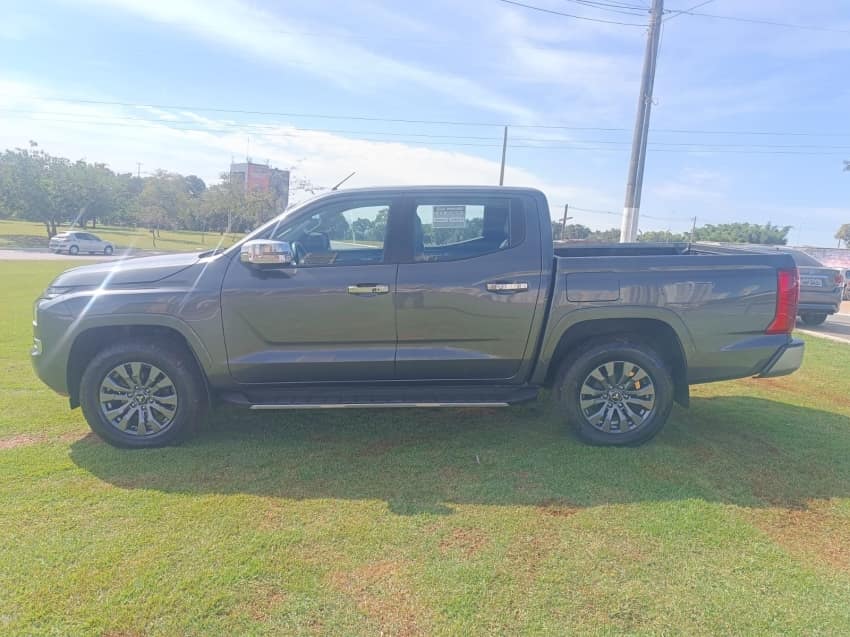 Mitsubishi TRITON 2.4 BITURBO DIESEL HPE-S 4X4 AUTOMÁTICO