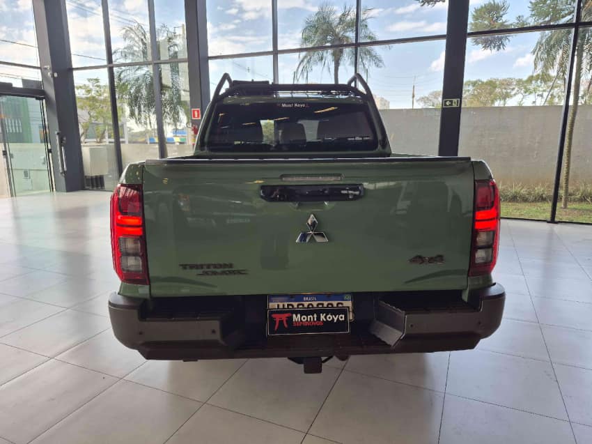Mitsubishi TRITON 2.4 BITURBO DIESEL CD SAVANA 4X4 AUTOMÁTICO 2025/2026
