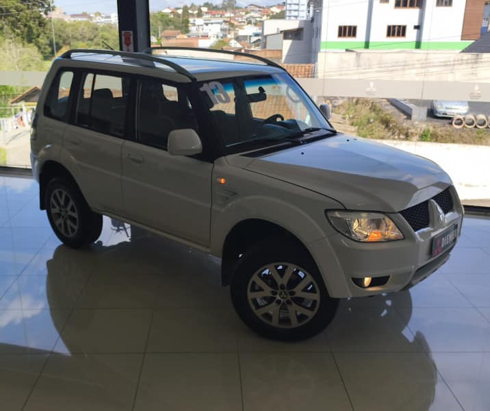 Mitsubishi PAJERO TR4 2.0 4X4 AUT 2013