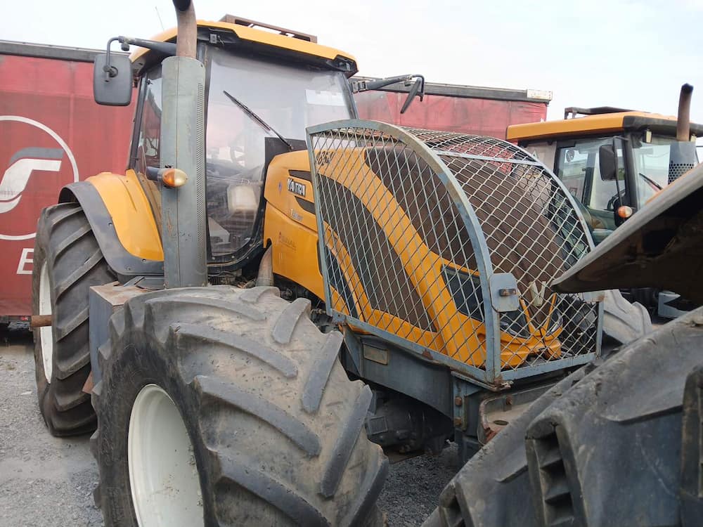 VALTRA TRATOR T230