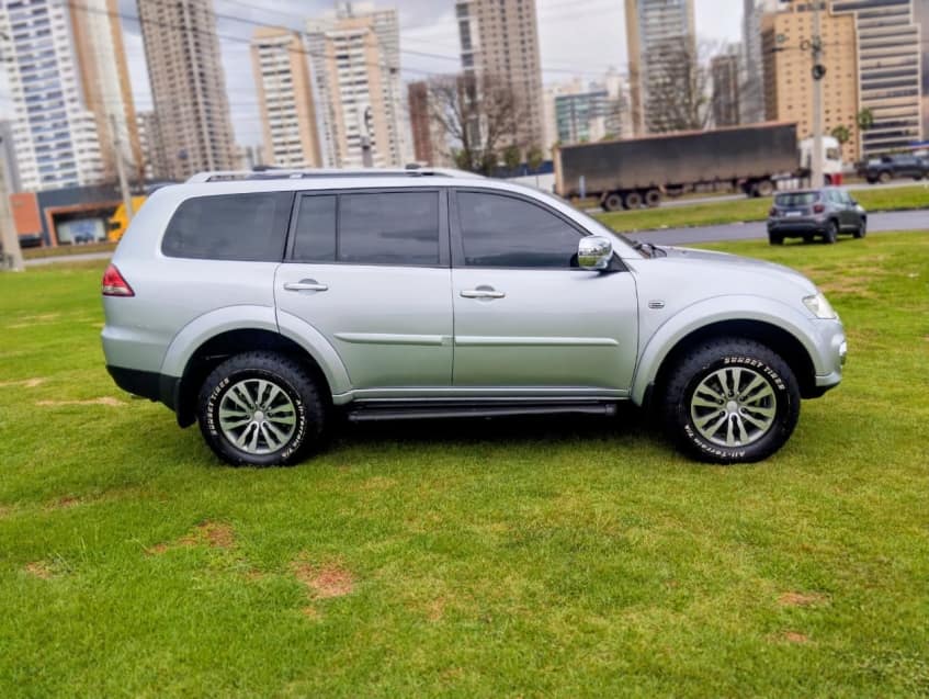 Mitsubishi PAJERO 3.2 HPE 4X4 7 LUGARES 16V TURBO INTERCOOLER DIESEL 4P AUTOMÁTICO