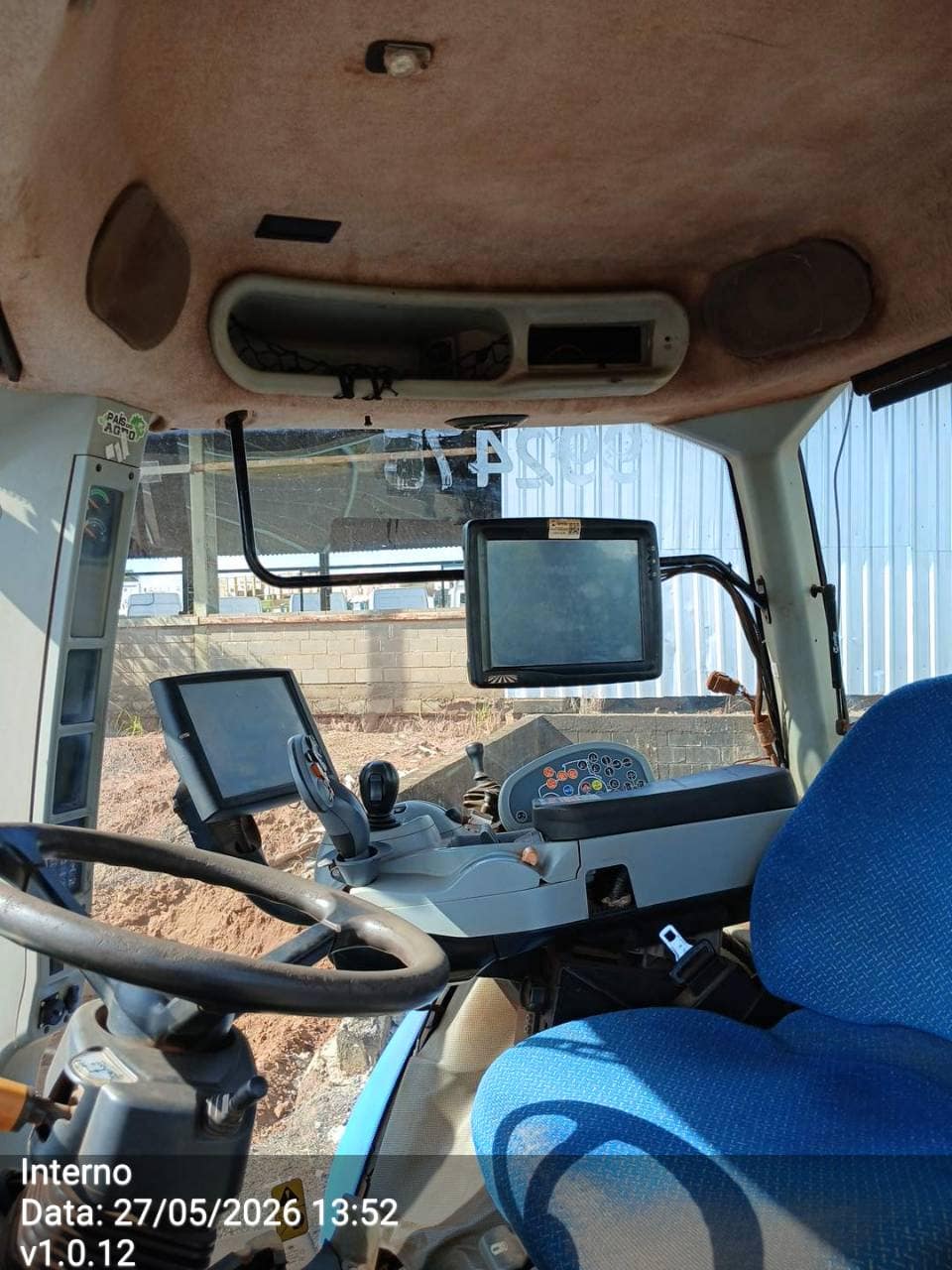 NEW HOLLAND T 8.325