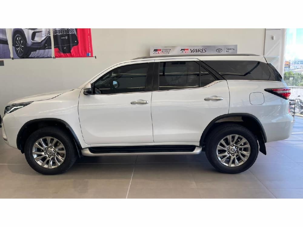 TOYOTA HILUX SW4 2.8 D-4D TURBO DIESEL SRX 4X4 AUTOMÁTICO