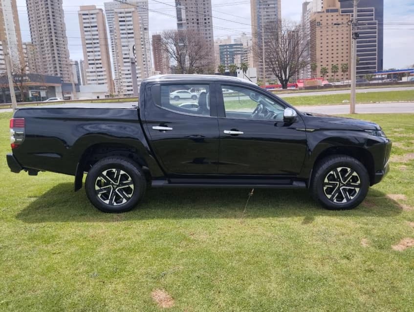 Mitsubishi L200 TRITON 2.4 TURBO DIESEL 4X4 AT SPORT HPE-S
