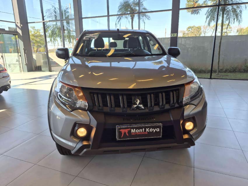 Mitsubishi L200 TRITON 2.4 16V TURBO DIESEL OUTDOOR GLX CD 4X4 MANUAL 2024/2025
