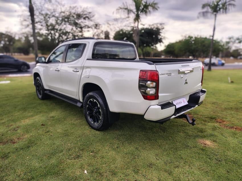 Mitsubishi L200 TRITON 2.4 16V TURBO DIESEL SPORT HPE CD 4P 4X4 AUTOMÁTICO