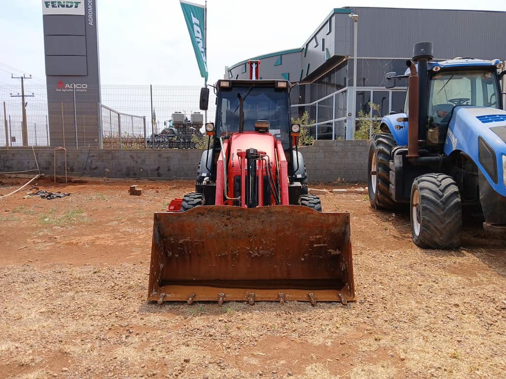 MANITOU RETROESCAVADEIRA