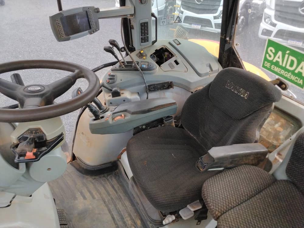 VALTRA TRATOR T230