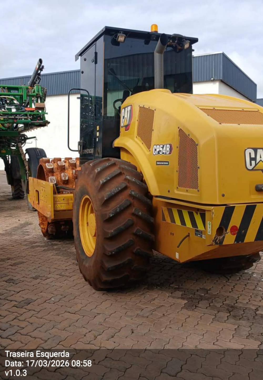 CATERPILLAR COMPACTADOR DE SOLO CSB54B