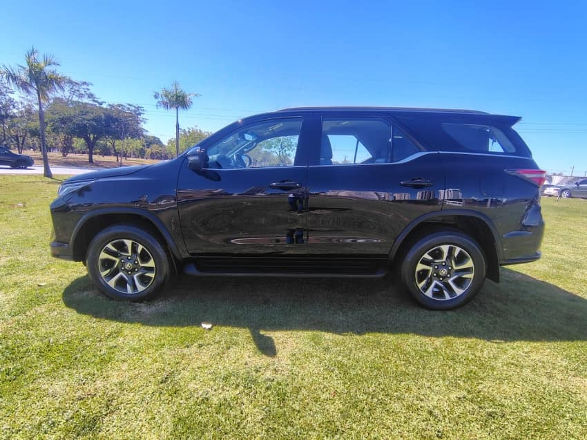 Toyota HILUX SW4 2.8 D-4D TURBO DIESEL SRX PLATINUM 7L 4X4 AUTOMÁTICO