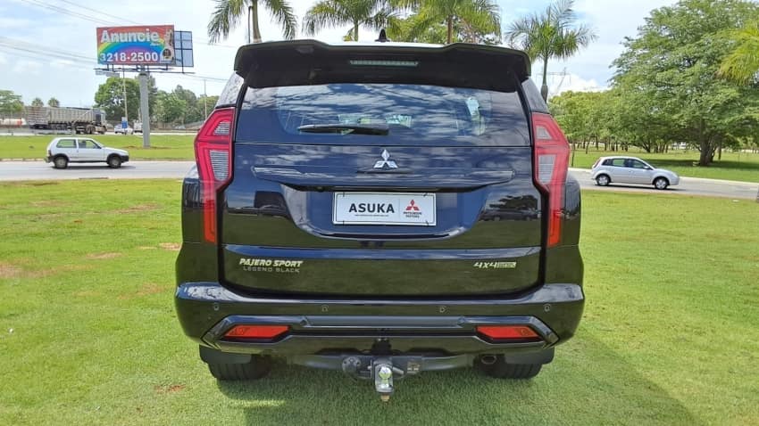 Mitsubishi PAJERO SPORT 2.4 16V MIVEC TURBO DIESEL LEGEND BLACK AWD AUTOMÁTICO 2024/2025