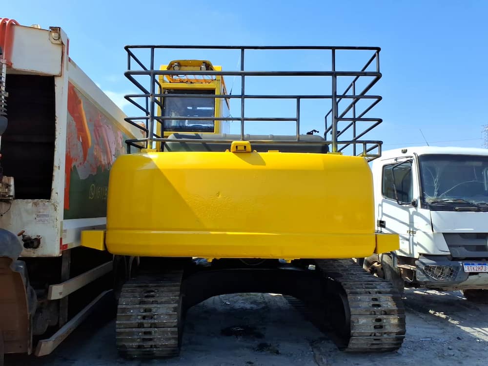 KOMATSU PC 200 LC