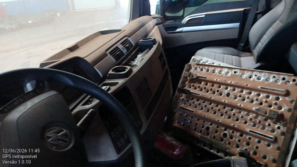 VOLKSWAGEN 29.520 METEOR 6X4